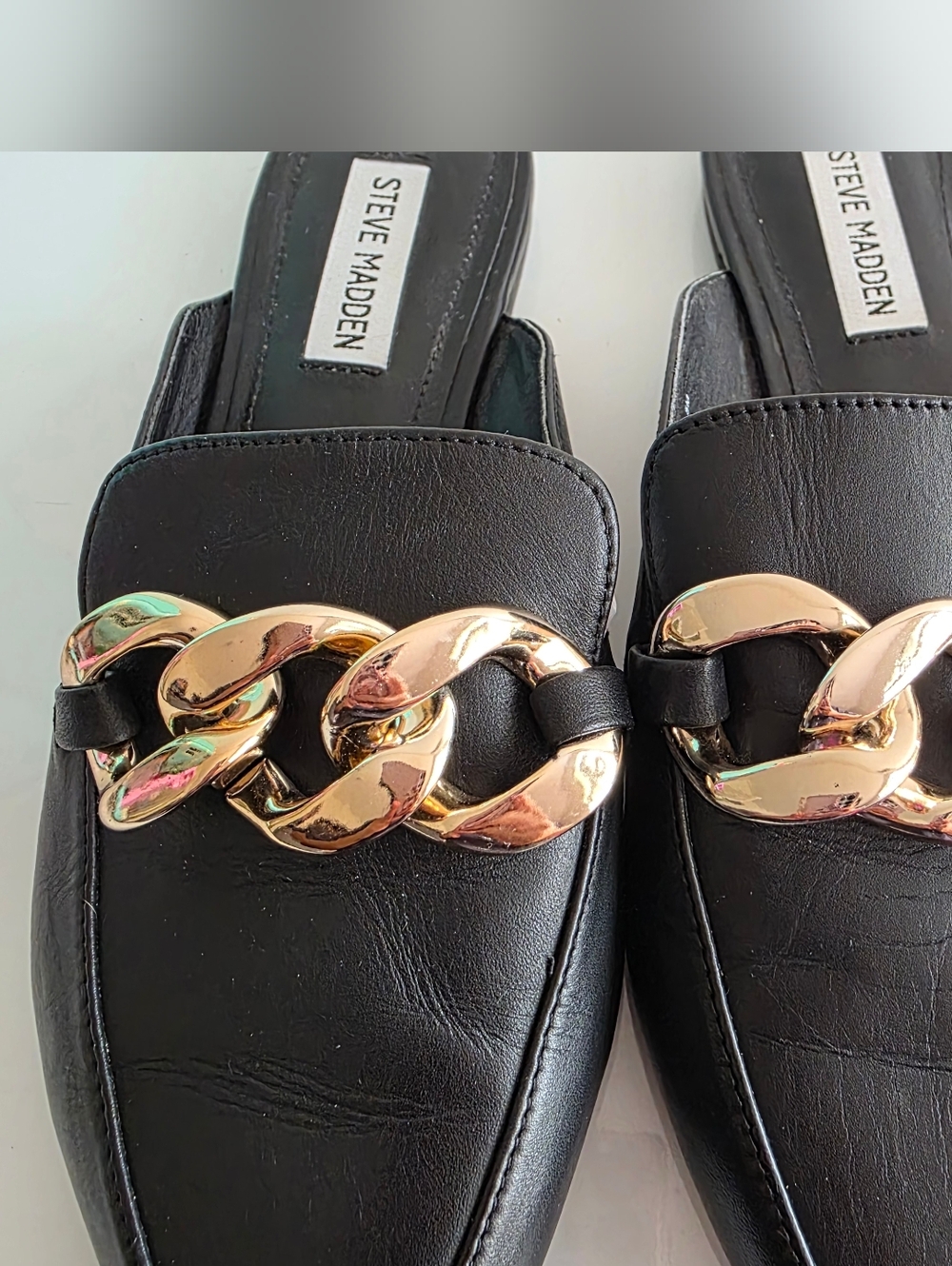 Steve Madden Black Leather Mule with Gold Chain Accent. - Picture 4 of 8